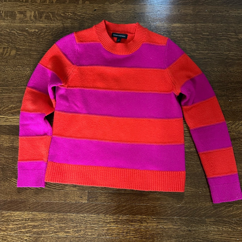 Banana Republic red/magenta pink colorblock crewneck sweater (women’s small)